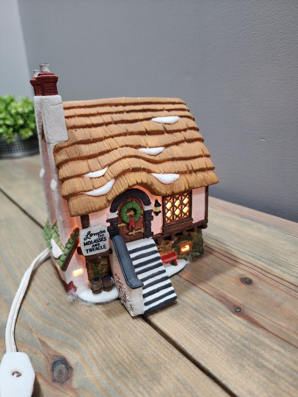 DEPARTMENT 56 - LOMAS LTD. MOLASSES - DICKENS' VILLAGE SERIES Dept 5808-4